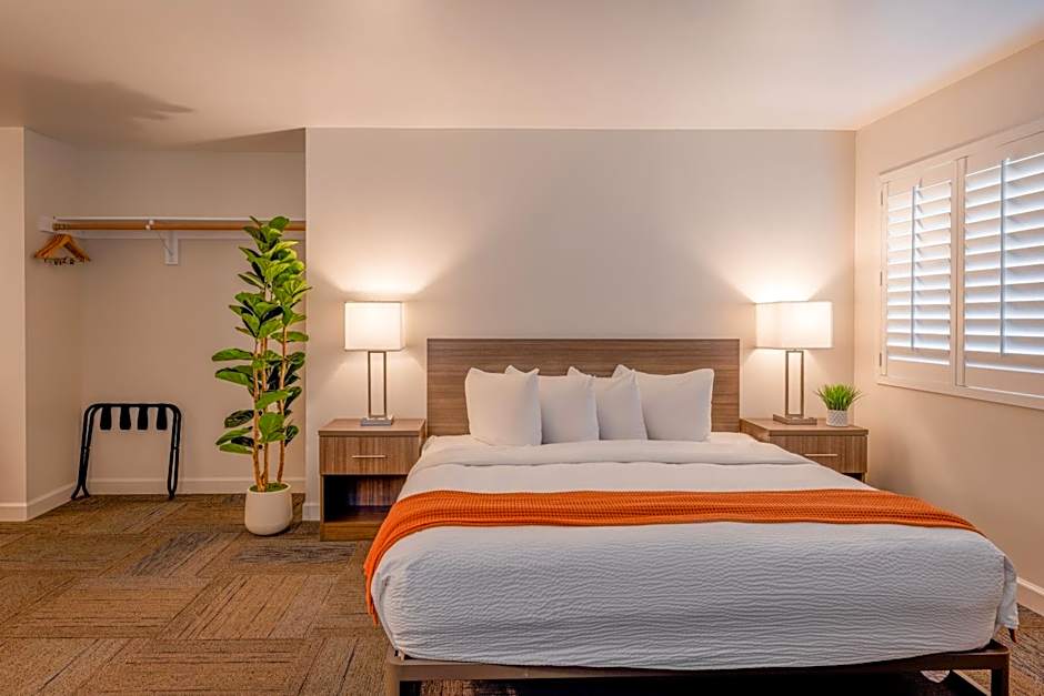 Inn At Moss Landing Point