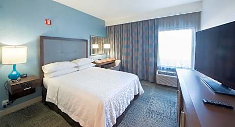 1 Queen Mobility/hearing Access Tub Nosmok Vis Firealrm/door/phn Alrt/hdtv Microwv/fridge/free Wi-fi