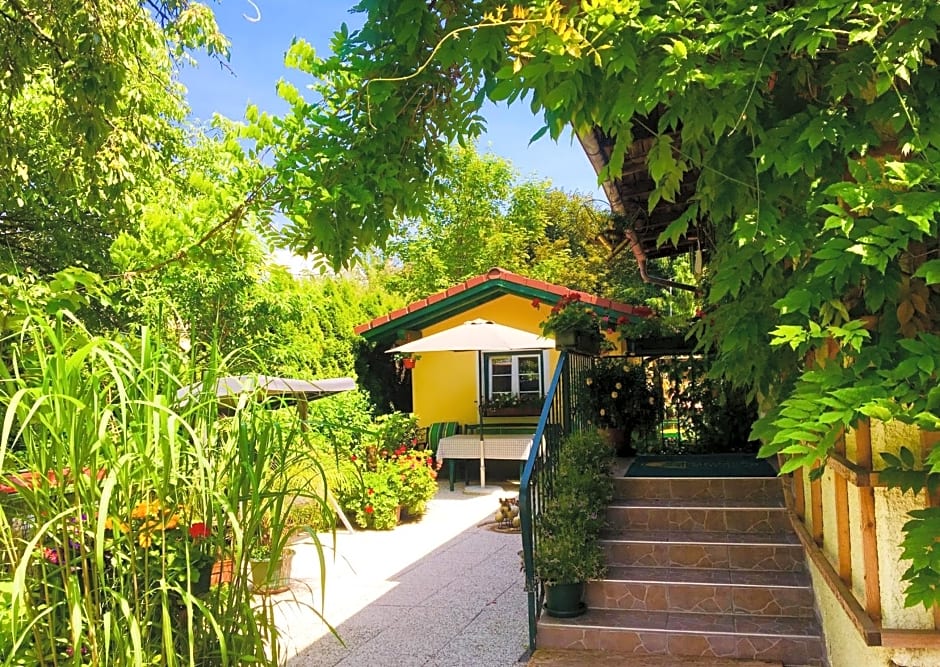 Pension Am Campus Velden – Velden, CA