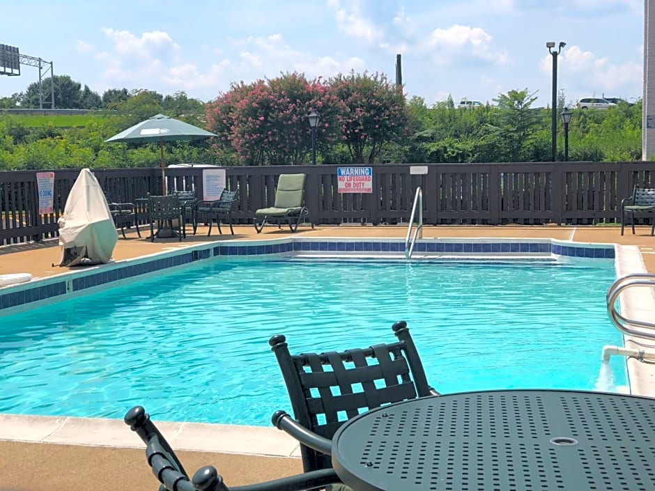 Days Inn by Wyndham Richmond/South