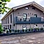 APARTMENTHAUS "AM KORNFELD" - 10 Gästewohnungen mit 1-3 Schlafzimmern, 40 Betten, Raucherbalkon, Reinigungs- & Wäscheservice, Grillgarten, Parkplatz
