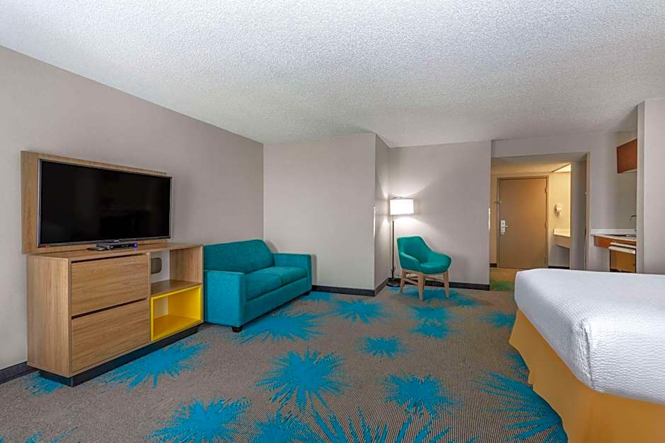 Days Inn & Suites by Wyndham Denver International Airport