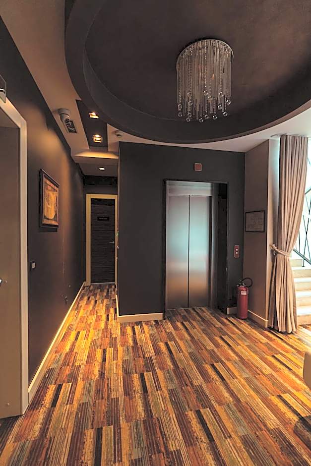 CRYSTAL Hotel Belgrade