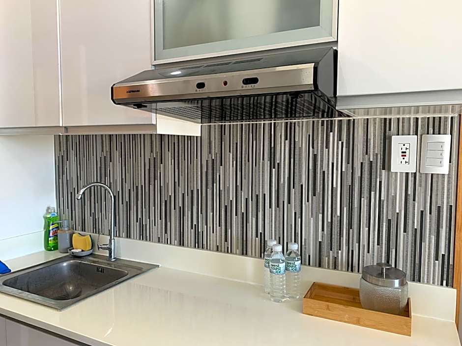 Neat and Cozy Minimalist Studio