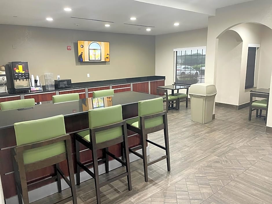 Super 8 by Wyndham San Antonio/Alamodome Area