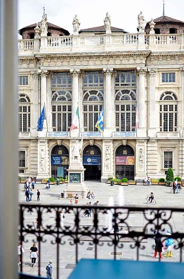 Piazza Castello Suite