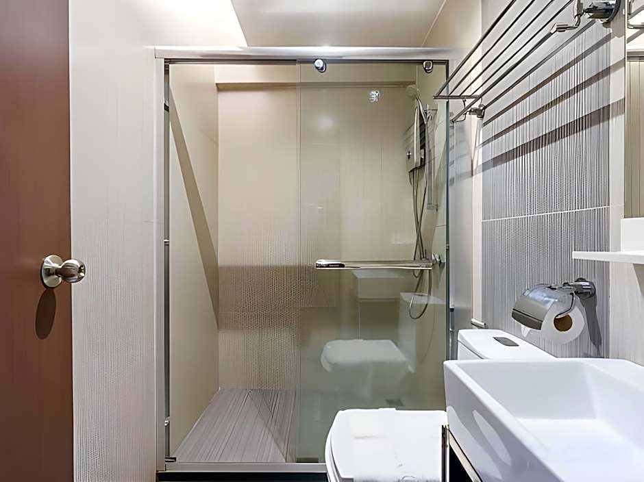 Kk Waterfront Hotel