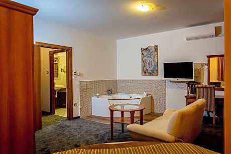 King Room with Spa Bath