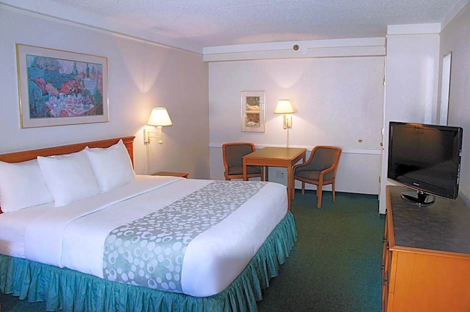 La Quinta Inn & Suites by Wyndham Tampa Bay Pinellas Park Clearw