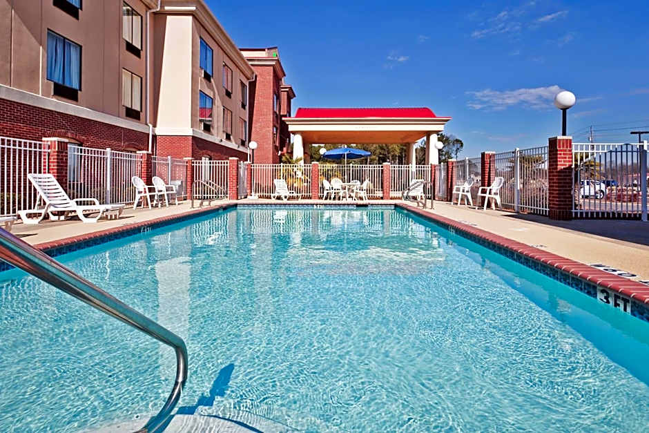 Holiday Inn Express Hotel & Suites Forest By IHG
