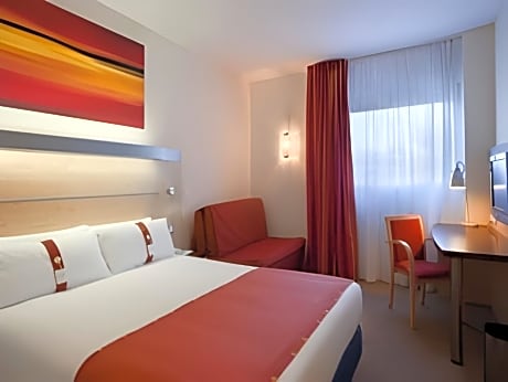 1 Double Standard Sofa Bed With Free Breakfast