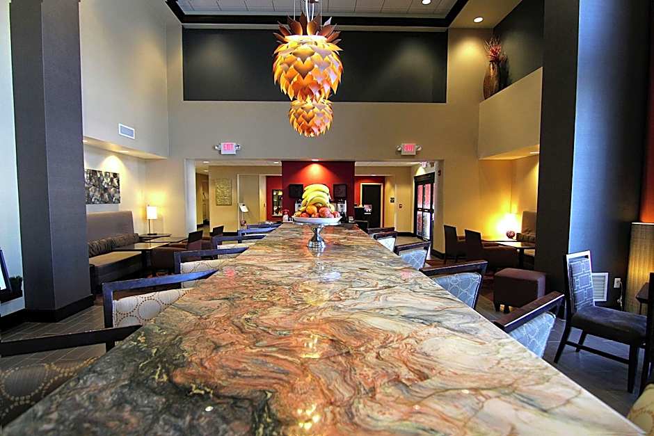 Hampton Inn & Suites Grand Forks