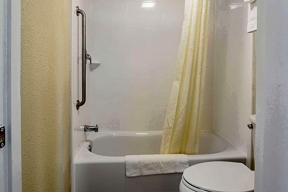 Econo Lodge Freeport