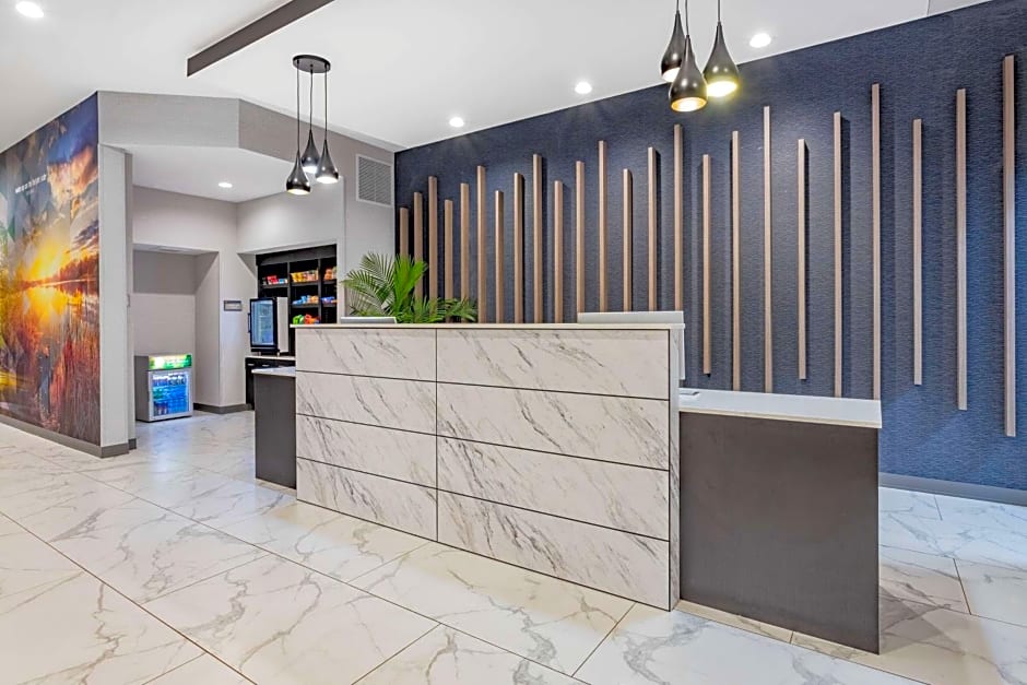 LaQuinta Suites by Wyndham South Bend Notre Dame Area