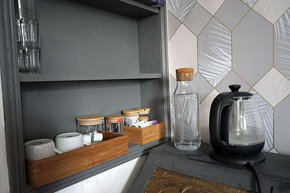 The Walrus Bar and Hostel