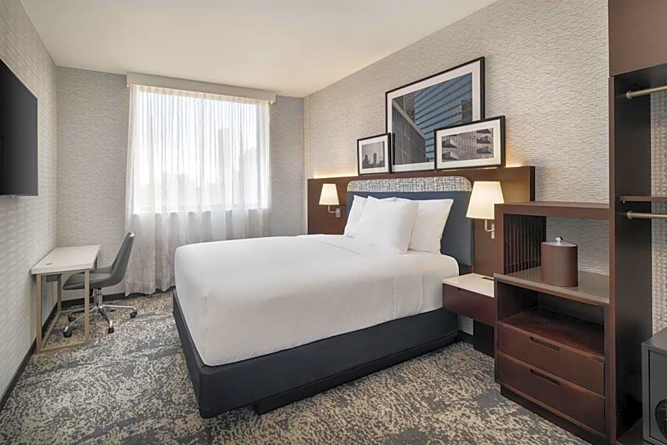 DoubleTree by Hilton Long Island City, NY