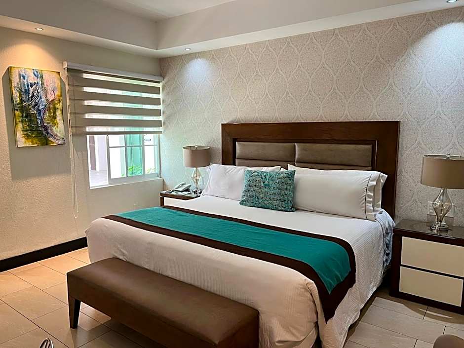 Aurea Hotel and Suites