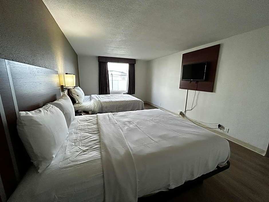 Econo Lodge Inn & Suites