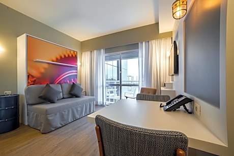 Studio Apartment - Queen-Size Bed and Equipped Kitchen