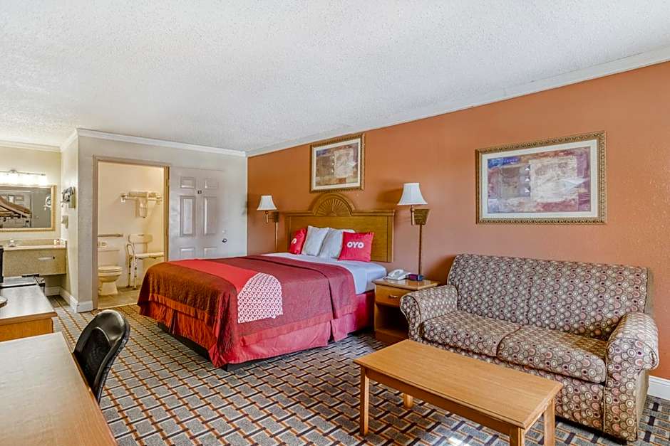 OYO Hotel Pineville LA Hwy 165