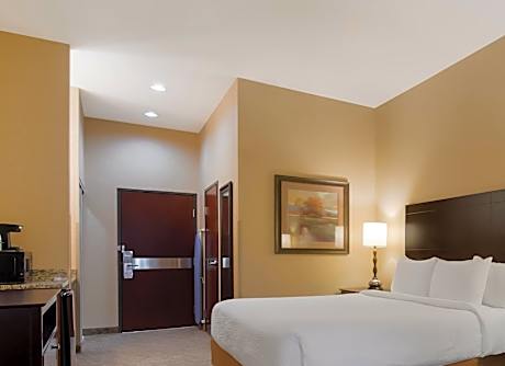 Queen Room with Two Queen Beds with Bath Tub - Mobility Accessible/Non-Smoking