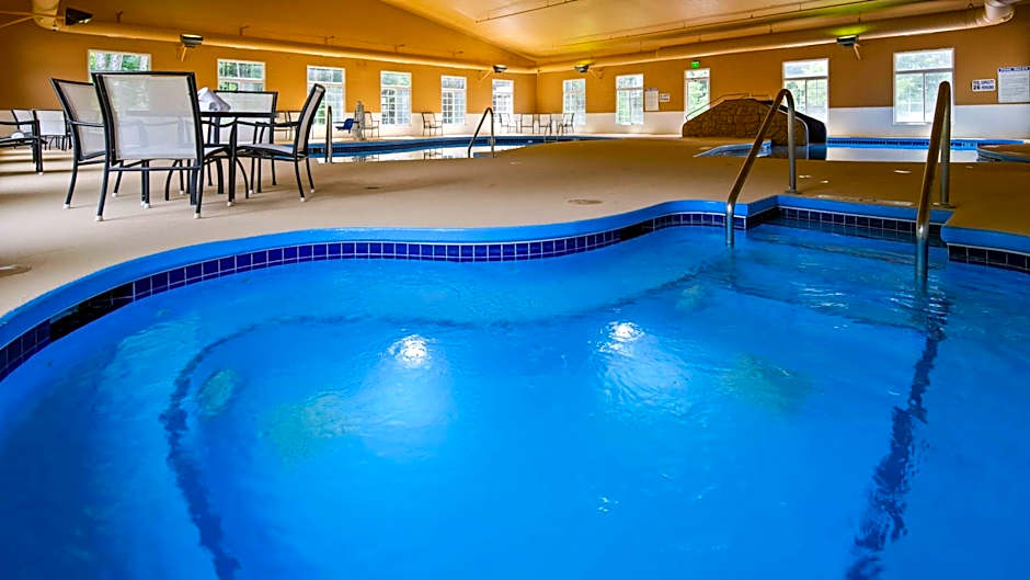 Crandon Inn & Suites