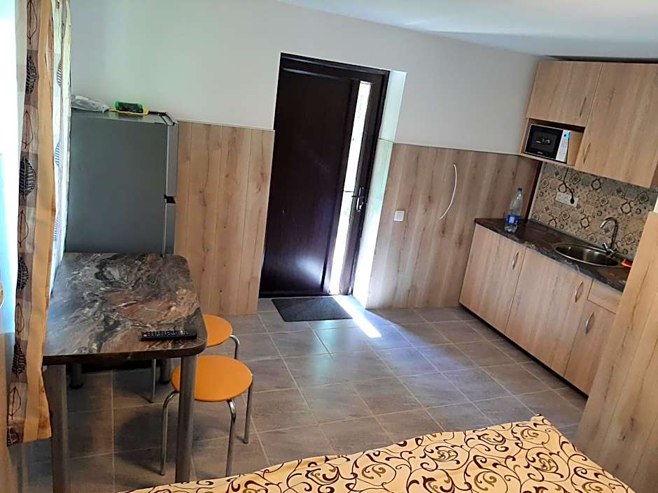 ROOMS FOR RENT