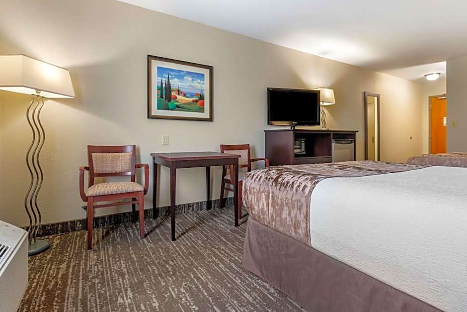 Best Western Plus Pembina Inn & Suites
