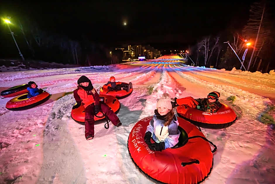 Stroll to Slopes, Village Area, Ski in-out MtLodge 343