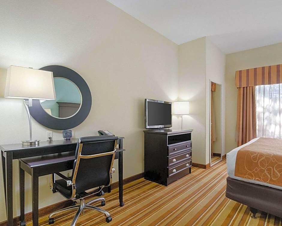 Comfort Suites Topeka Northwest