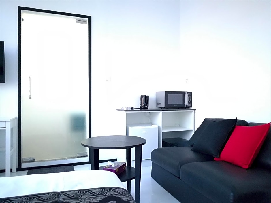 YAMA HOTEL & ROOFTOP BAR