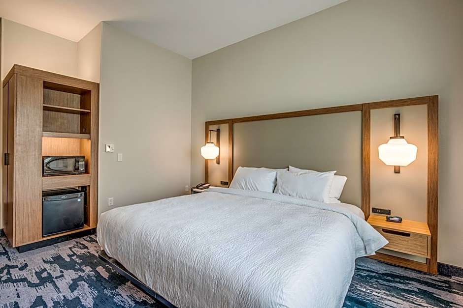Holiday Inn Express & Suites Platteville By IHG