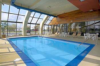 Red Roof Inn & Suites Cleveland - Elyria