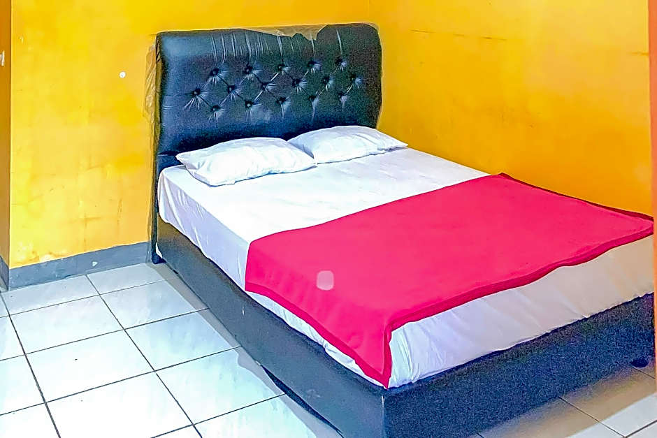 Penginapan Diar near Pantai Santolo Mitra RedDoorz