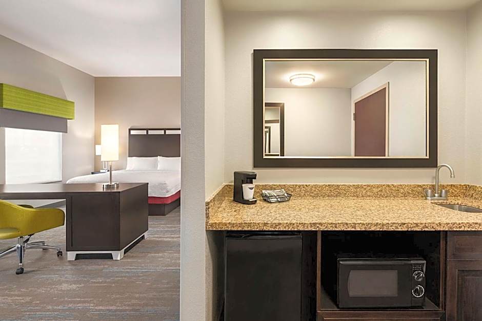 Hampton Inn By Hilton And Suites York South