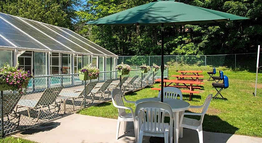 Americas Best Value Inn & Suites Lake George