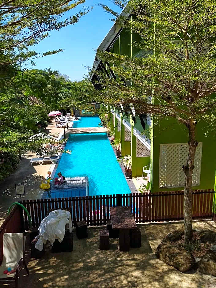 Khaolak C-nior Bungalows