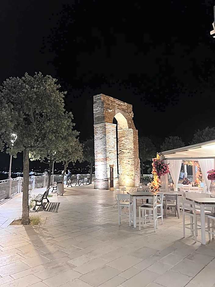 Casa Antia, nuovo bilocale con giardino in Residence con piscina