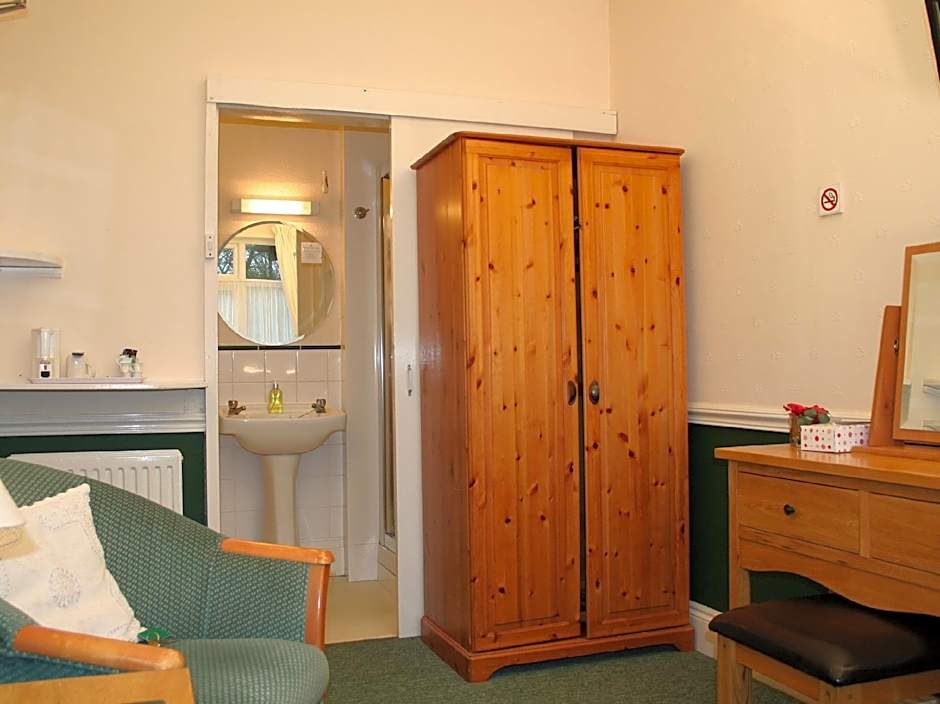 LG Thai Derm Spa & Guesthouse                                                   