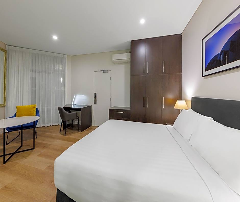 Oaks Melbourne on Collins Hotel