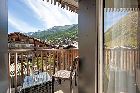 Superior Double Room with Mountain View