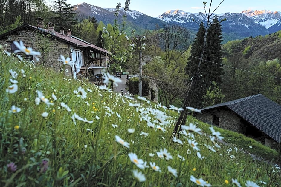 B&B IDUEVAGAMONDI immerso nel bosco tra le MONTAGNE con area benessere come EXTRA