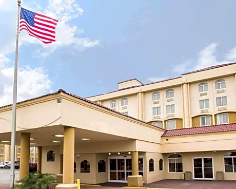 Quality Inn & Suites Orlando / Winter Park