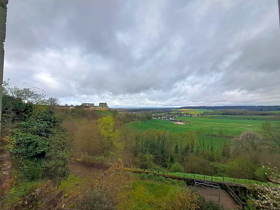 LOCATION à COUCY LE CHATEAU
