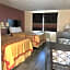 Manhattan Inn & Suites