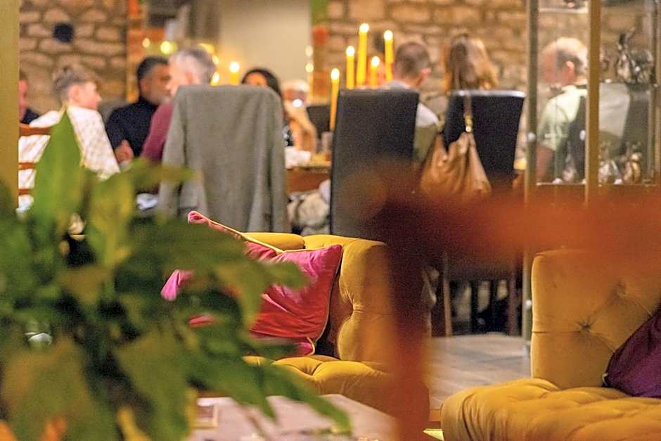 Pettifers Freehouse Hotel