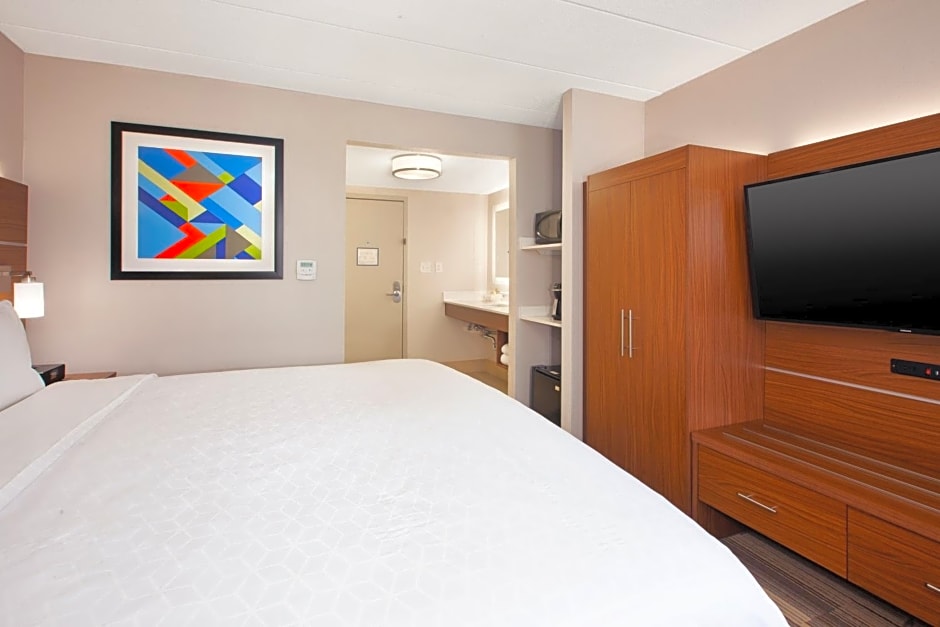 Holiday Inn Express Fairfax-Arlington Boulevard, an IHG Hotel