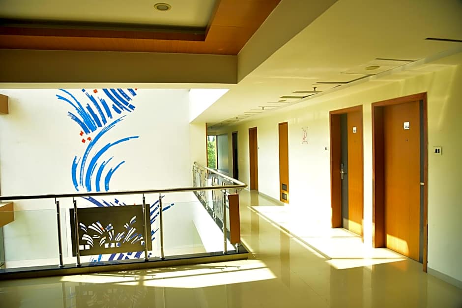 Hi 5 Hotel & Experience