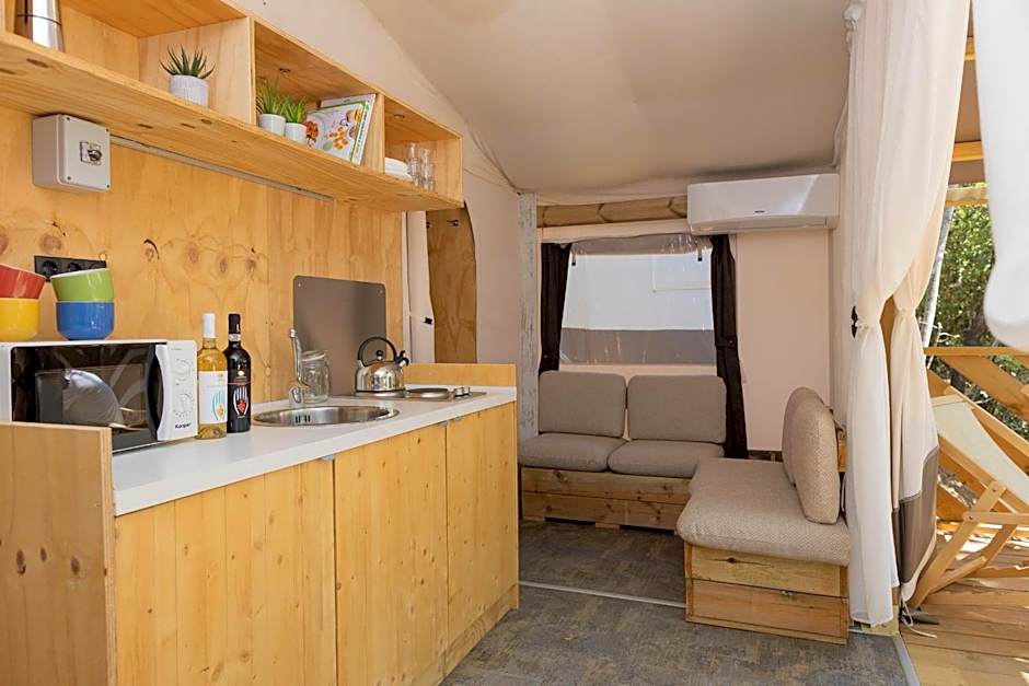 hu Montescudaio village