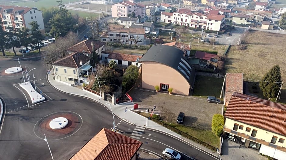 15.92 Hotel